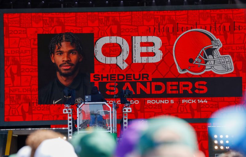 Tom Brady tells Shedeur Sanders to use NFL draft slide as motivation