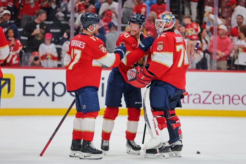 Panthers push Hurricanes to brink with third-period rout: Highlights