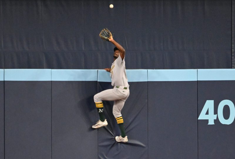 Watch: Athletics outfielder makes unbelievable home run robbery