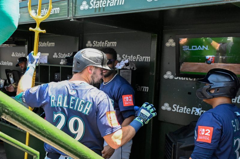 Mariners’ Cal Raleigh breaks a home run record held by Hall of Famer