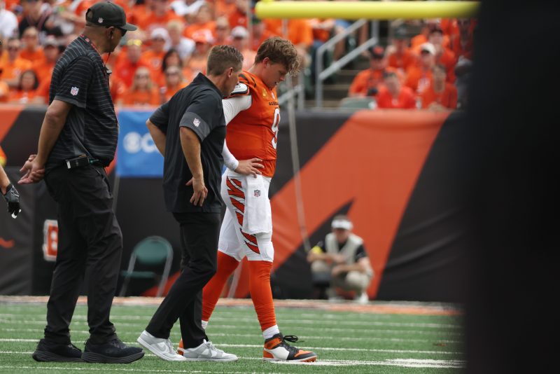 Bengals’ star QB doesn’t return to game after taking sack
