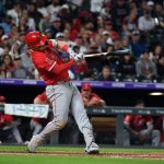Mike Trout plays catch with fan who caught 400th career home run