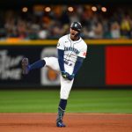 Mariners get first MLB playoff win in Seattle since 2001