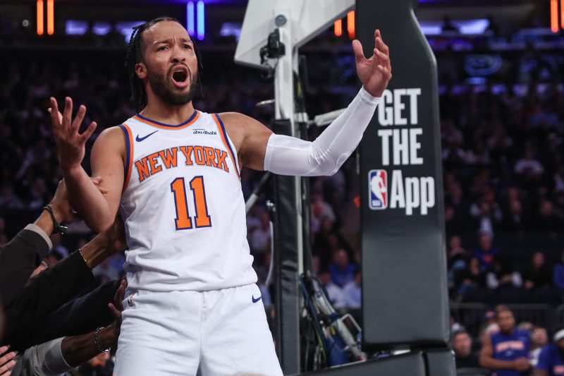 Knicks star Jalen Brunson hurts ankle in loss to Magic