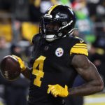 DK Metcalf gets into altercation with Lions fan during Week 16 game